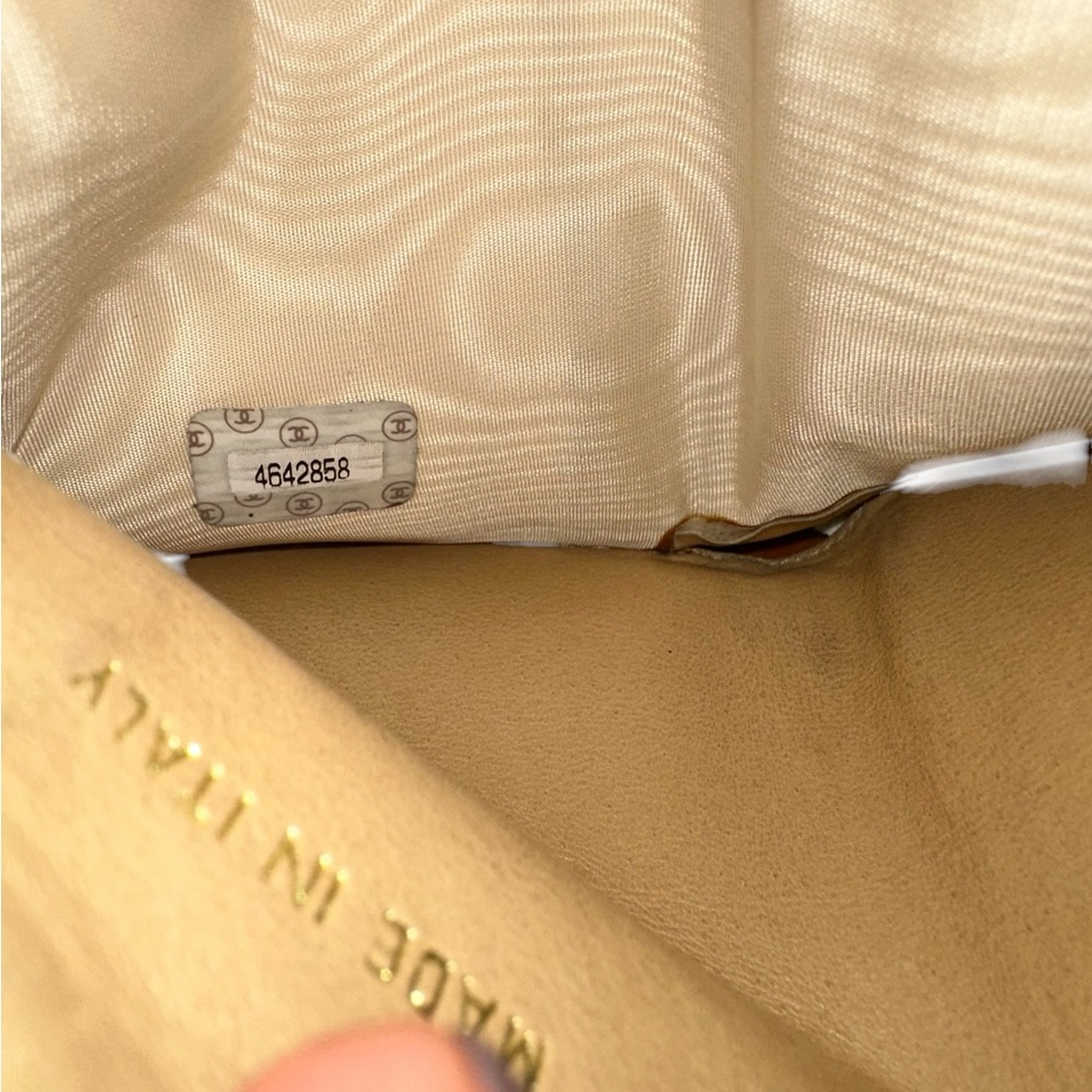 Authentic Chanel beige caviar wallet. - Picture 6 of 6
